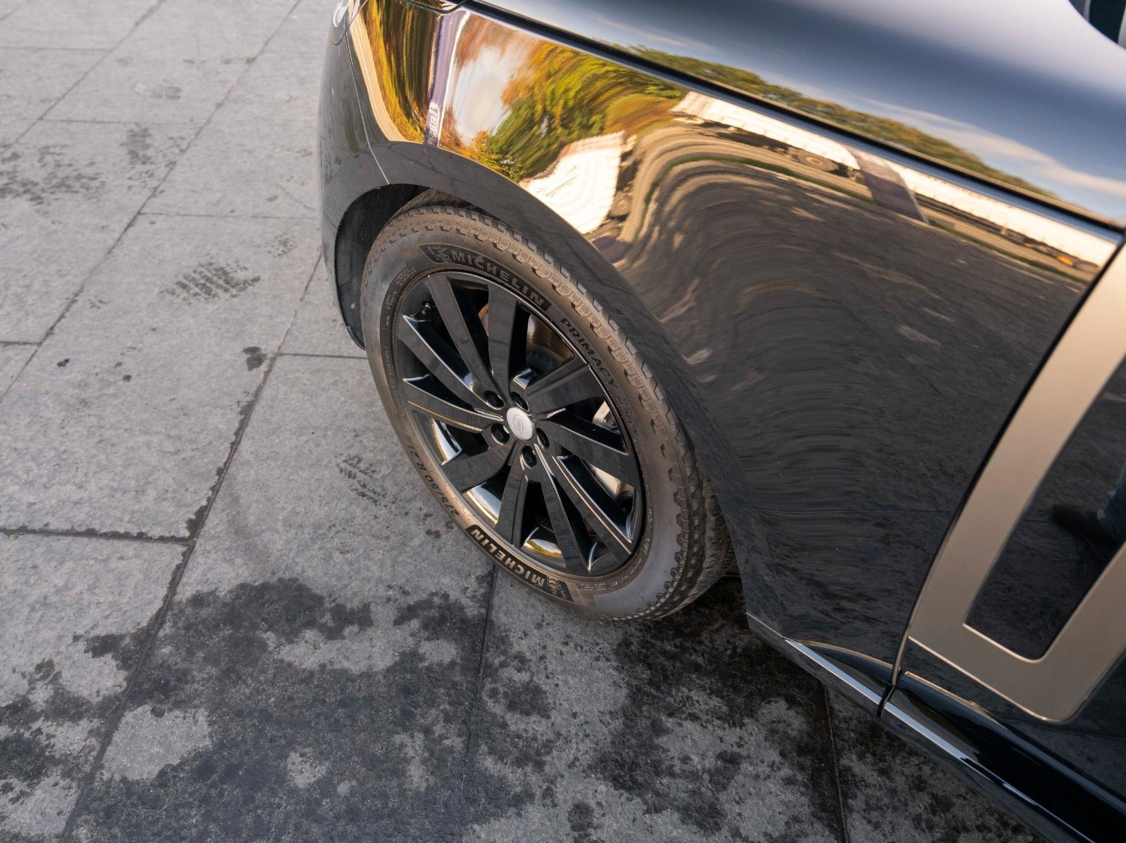 Sort Land Rover Range Rover fra 2023