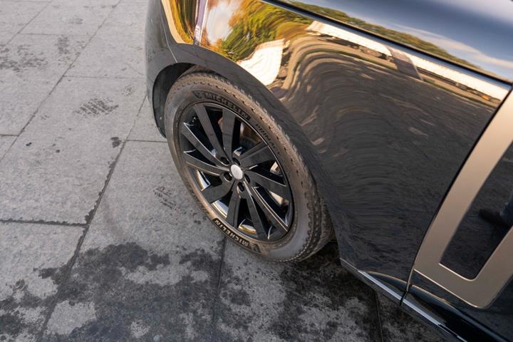 Sort Land Rover Range Rover fra 2023