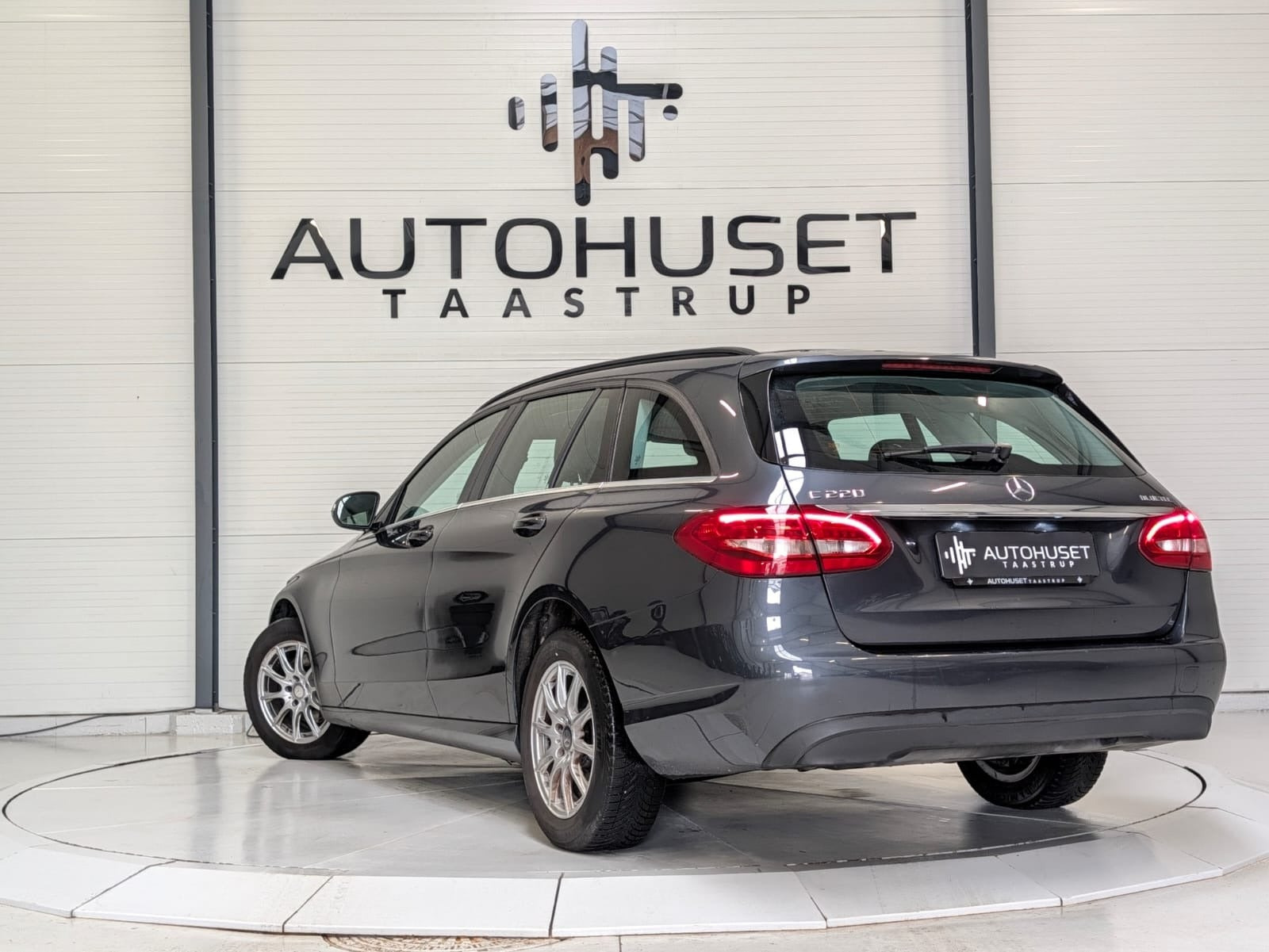Grå Mercedes C220 fra 2015