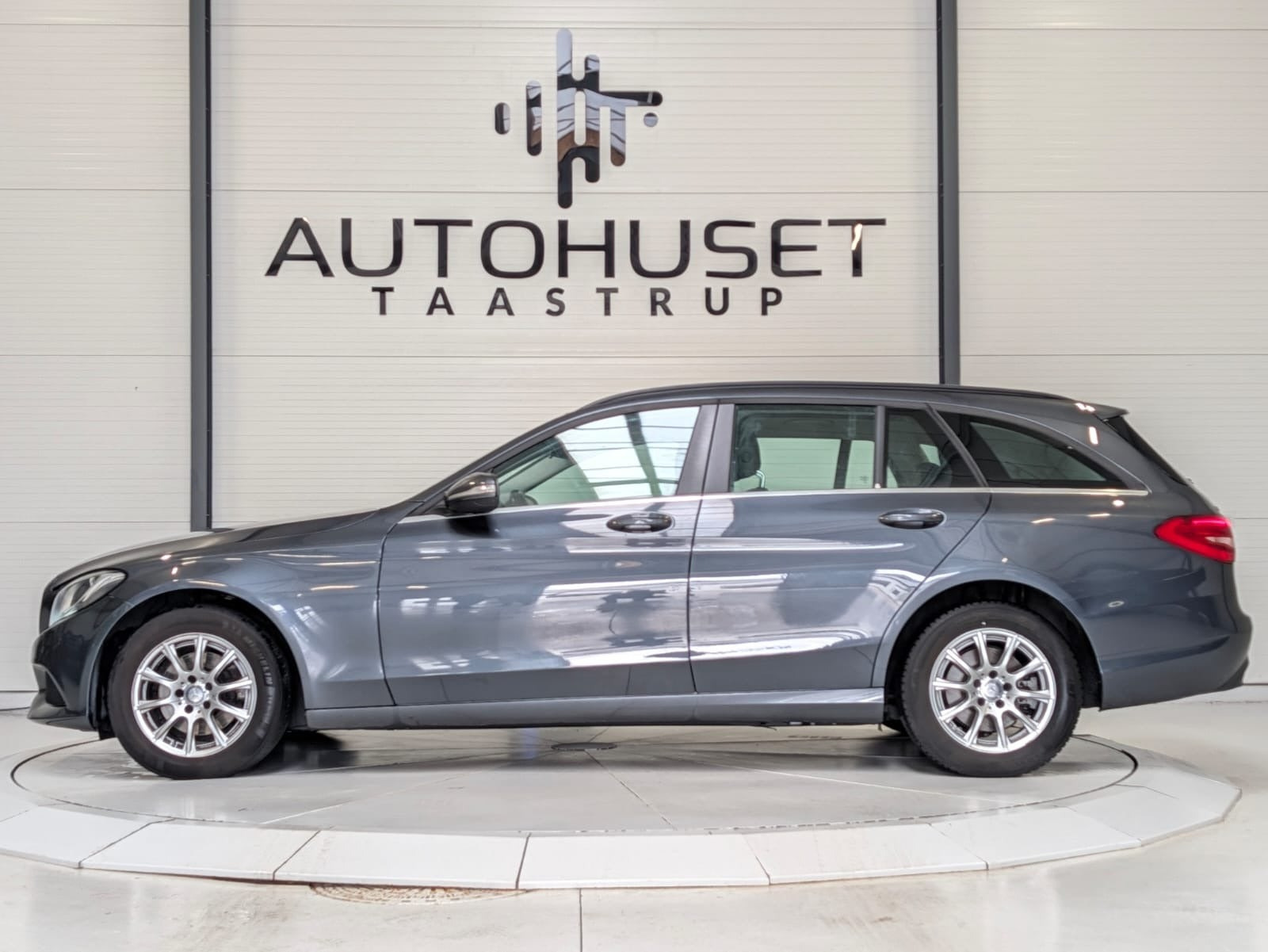 Grå Mercedes C220 fra 2015