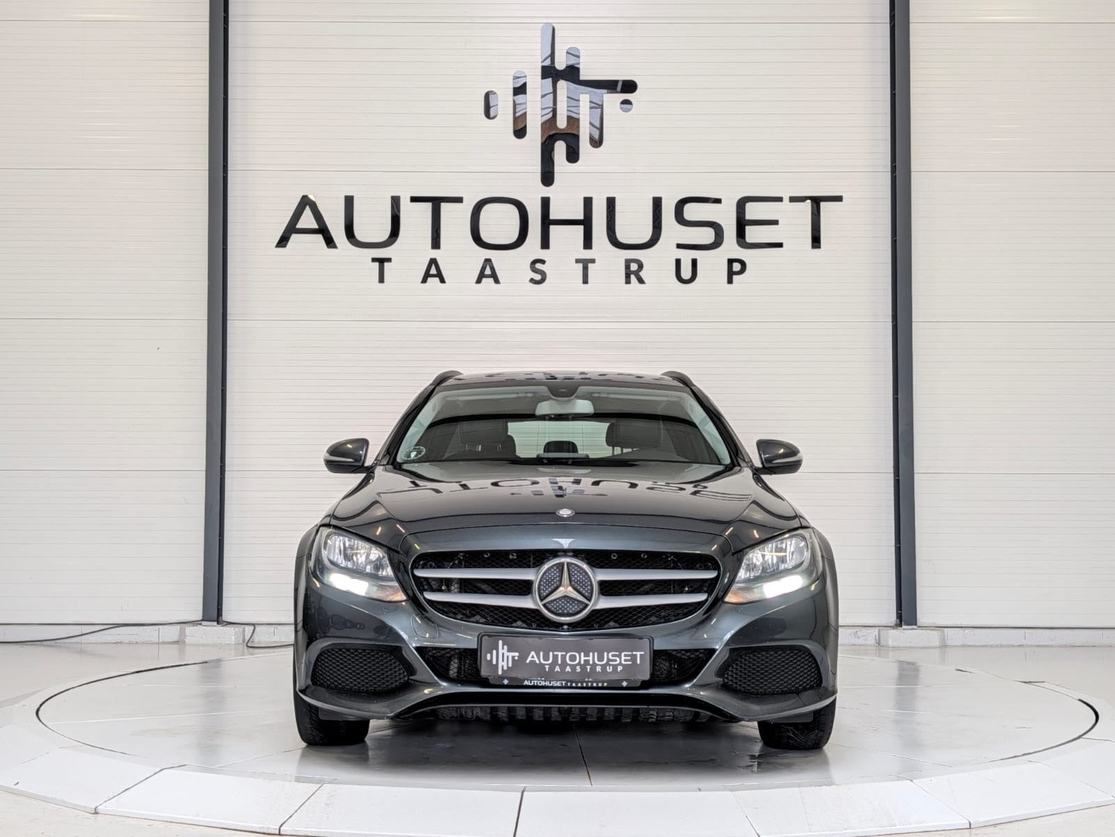 Grå Mercedes C220 fra 2015
