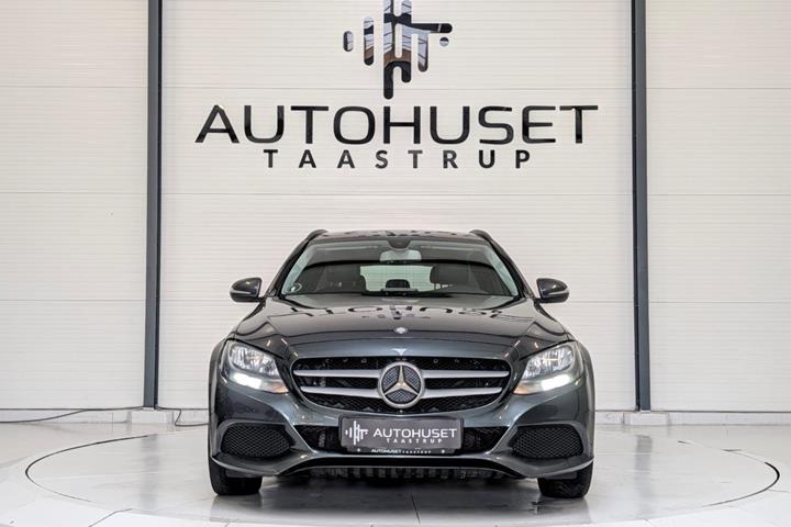 Grå Mercedes C220 fra 2015