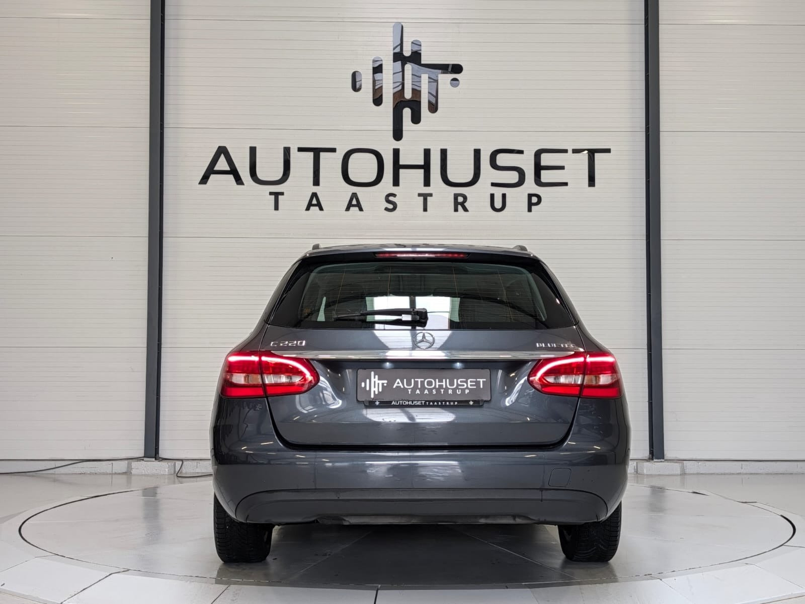 Grå Mercedes C220 fra 2015