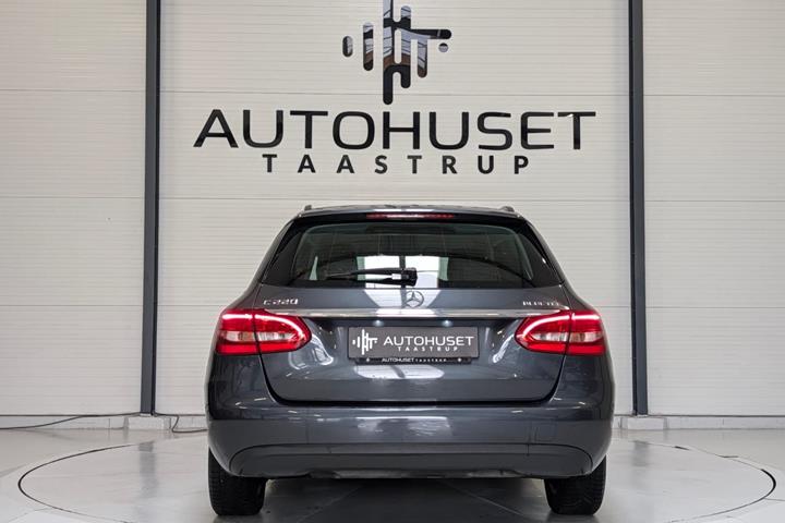 Grå Mercedes C220 fra 2015