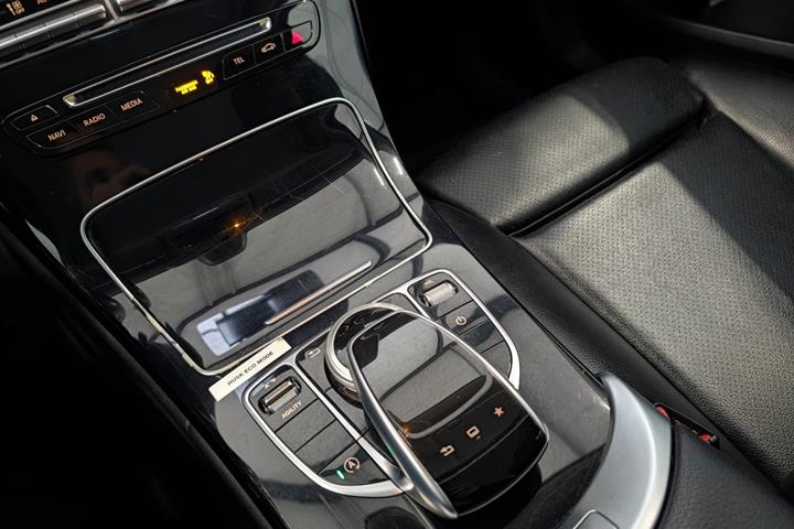 Grå Mercedes C220 fra 2015