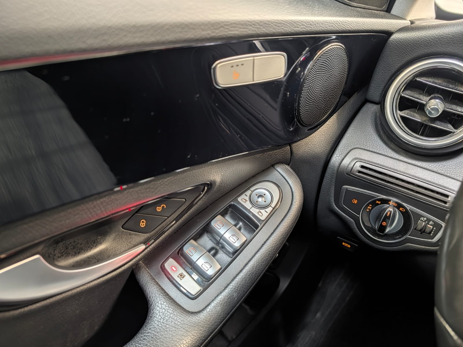 Grå Mercedes C220 fra 2015
