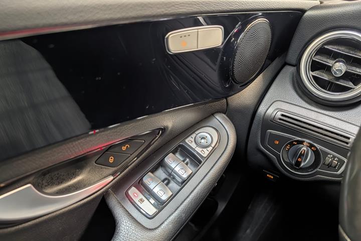 Grå Mercedes C220 fra 2015