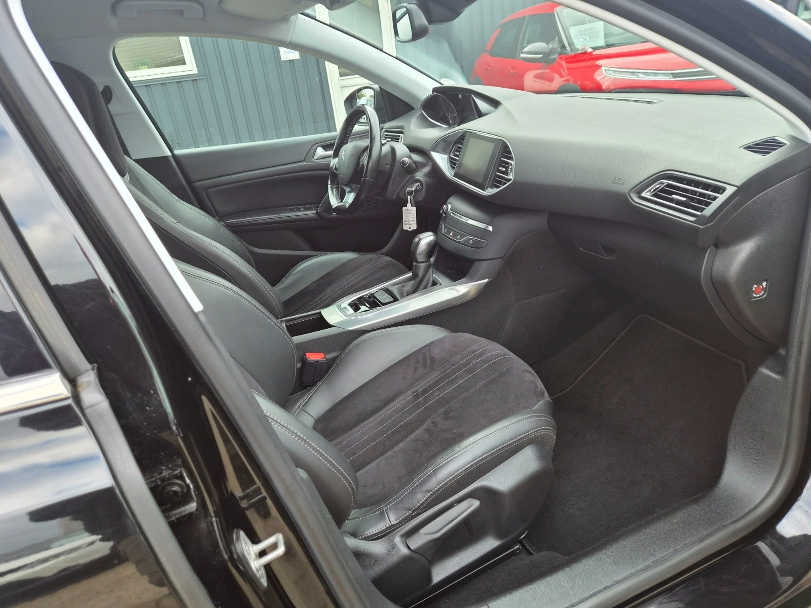 Sort Peugeot 308 fra 2017