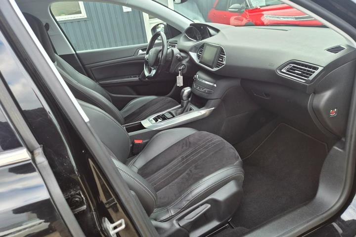 Sort Peugeot 308 fra 2017