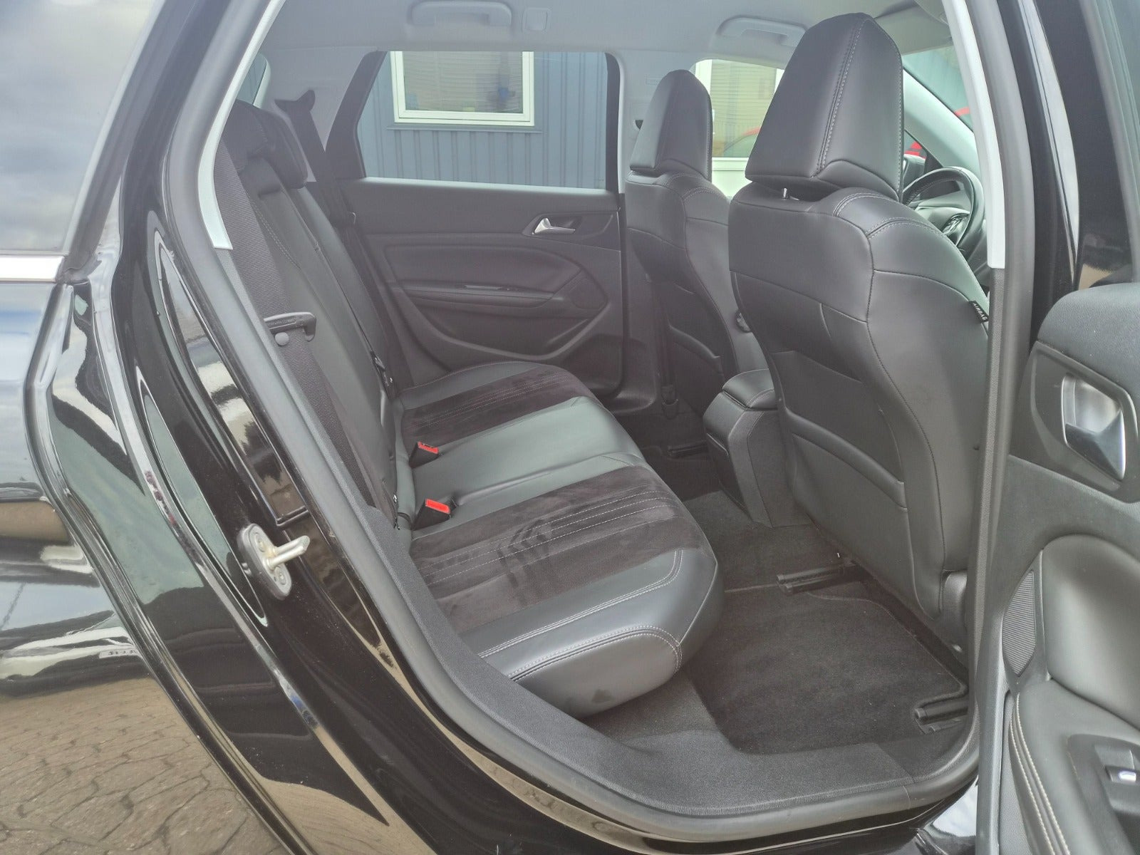 Sort Peugeot 308 fra 2017