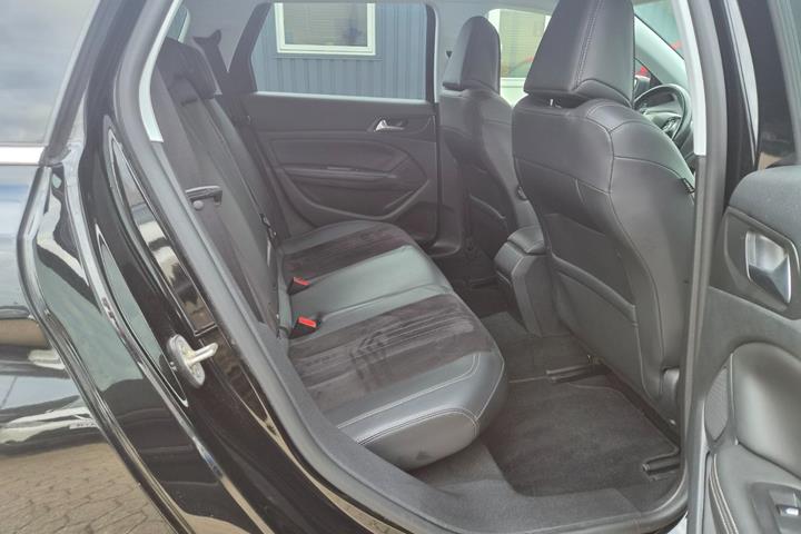 Sort Peugeot 308 fra 2017