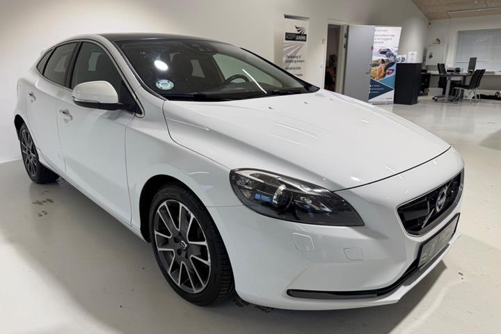 Hvid Volvo V40 fra 2016