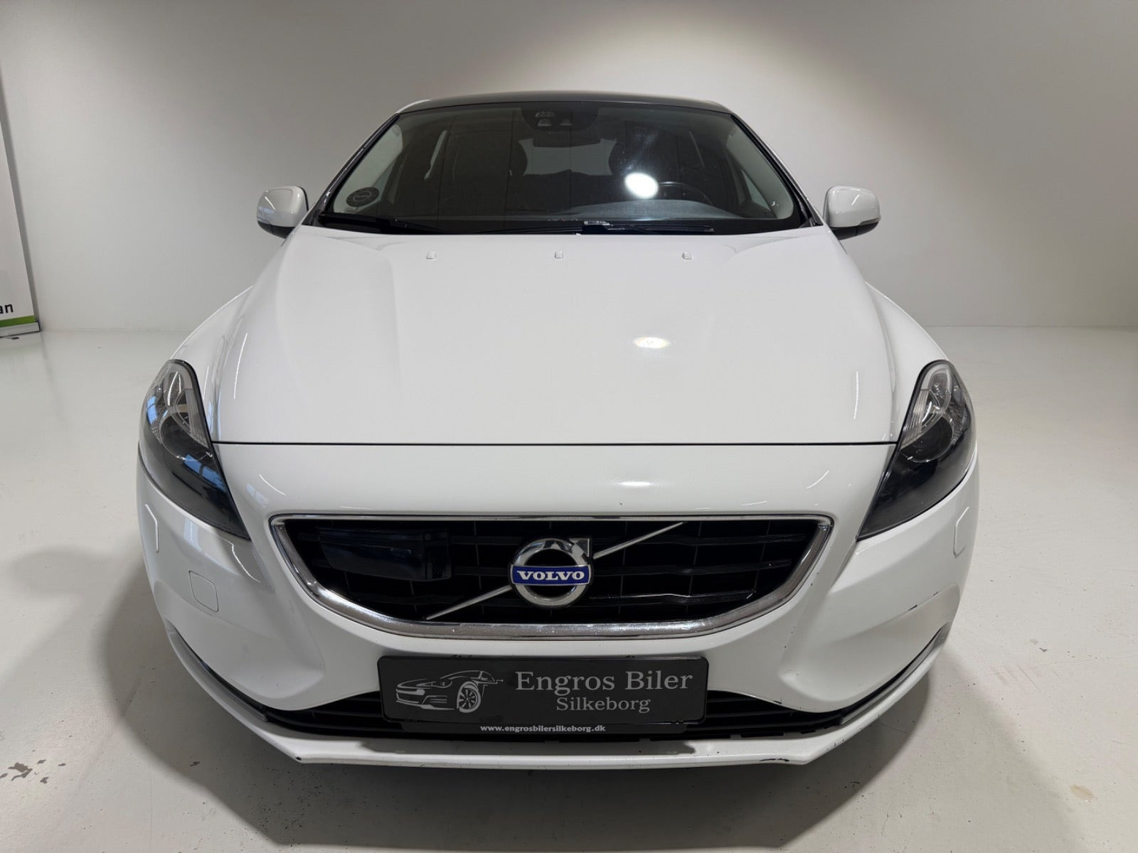Hvid Volvo V40 fra 2016