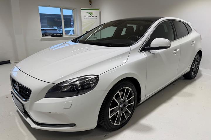 Hvid Volvo V40 fra 2016