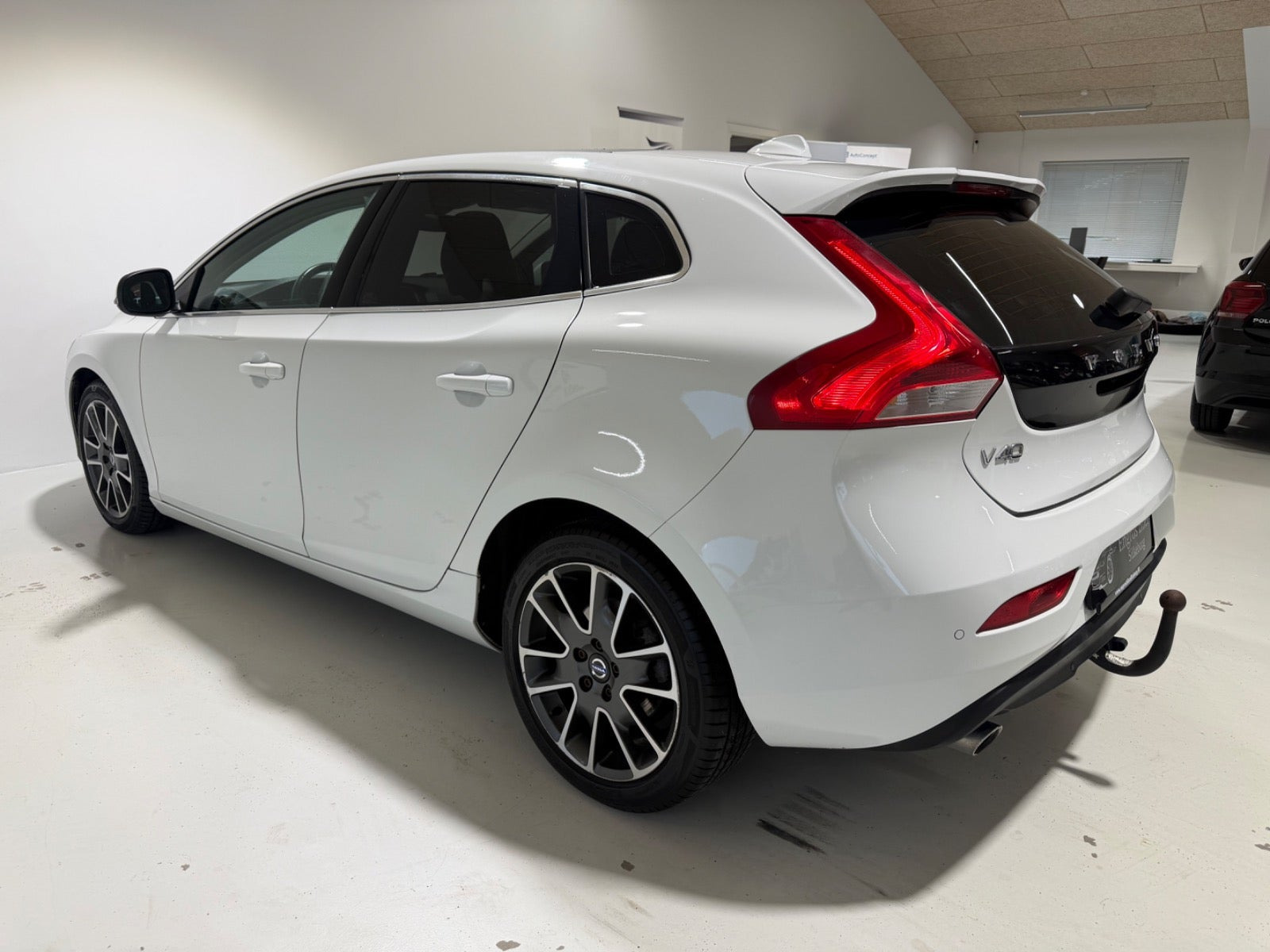 Hvid Volvo V40 fra 2016