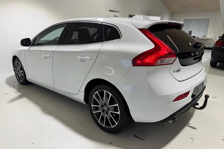 Hvid Volvo V40 fra 2016