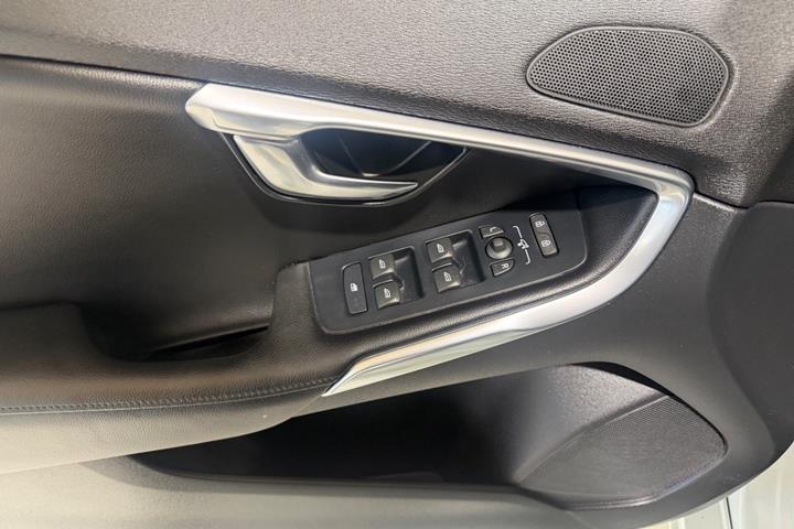 Hvid Volvo V40 fra 2016
