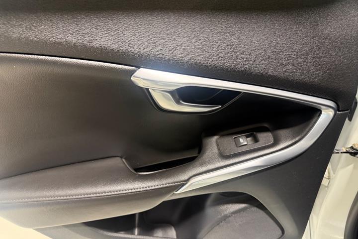 Hvid Volvo V40 fra 2016