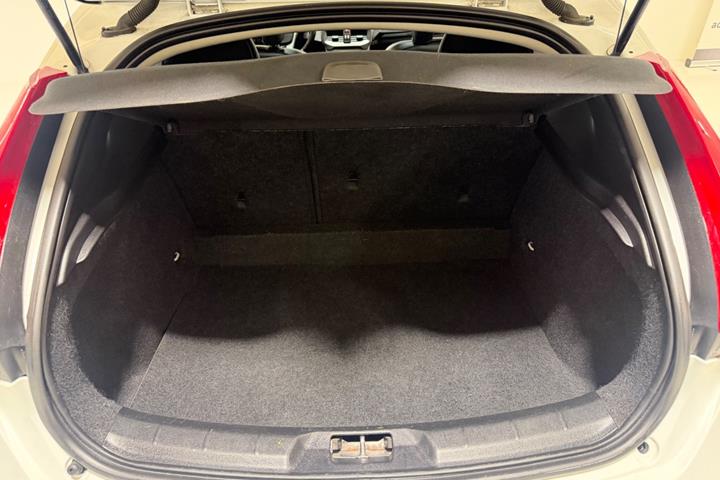 Hvid Volvo V40 fra 2016