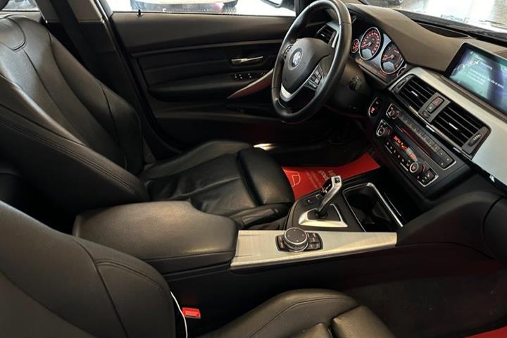 undefined BMW 330d fra 2015