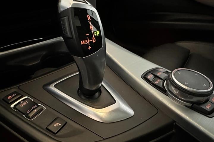 undefined BMW 330d fra 2015
