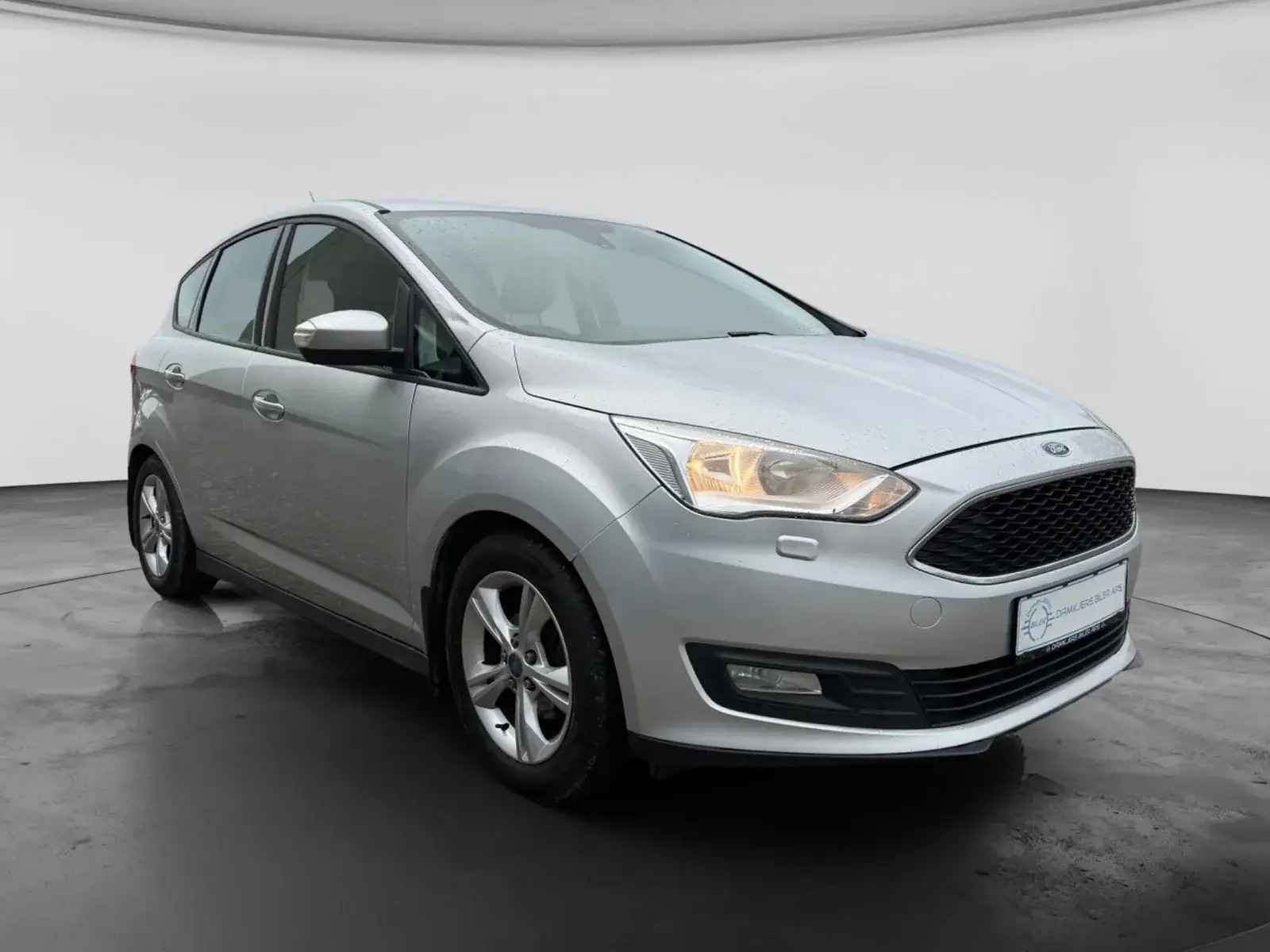 Grå Ford C-MAX fra 2015