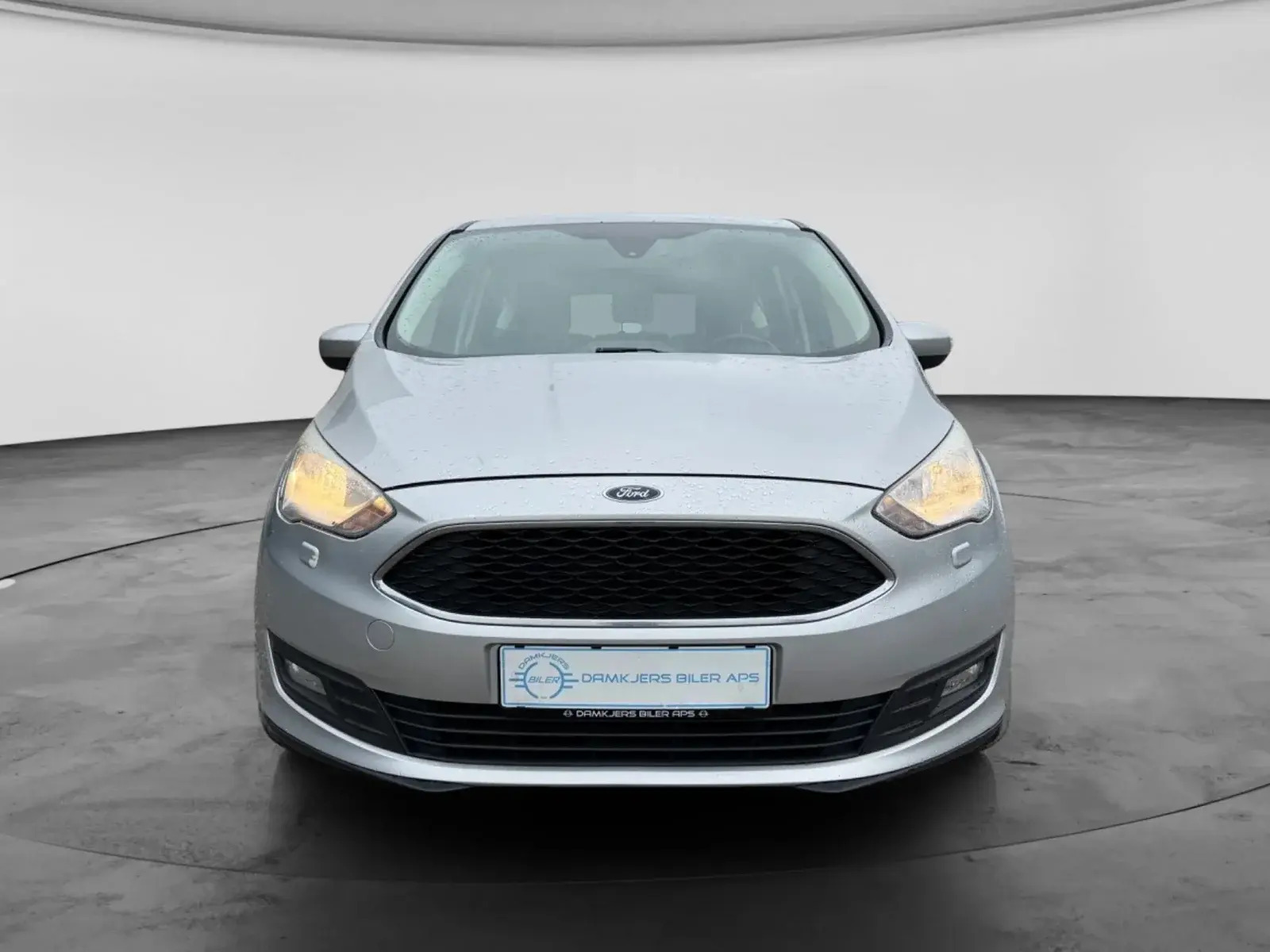 Grå Ford C-MAX fra 2015