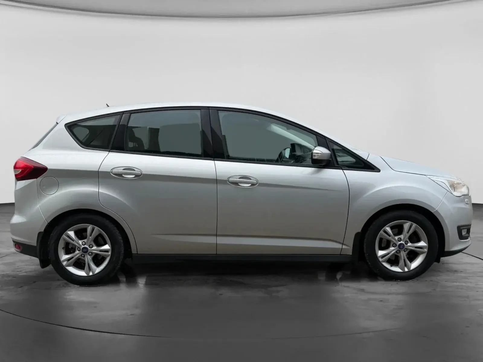 Grå Ford C-MAX fra 2015