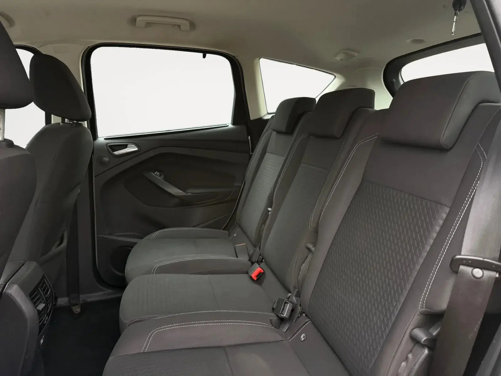 Grå Ford C-MAX fra 2015
