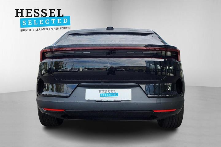 Sort Polestar 4 fra 2026