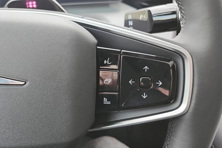 Sort Polestar 4 fra 2026