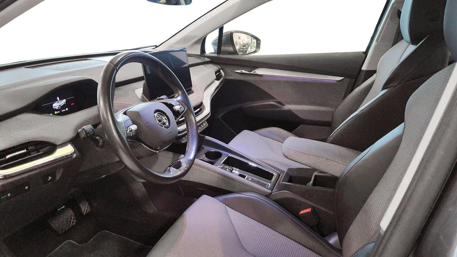 Grå Skoda Enyaq fra 2022