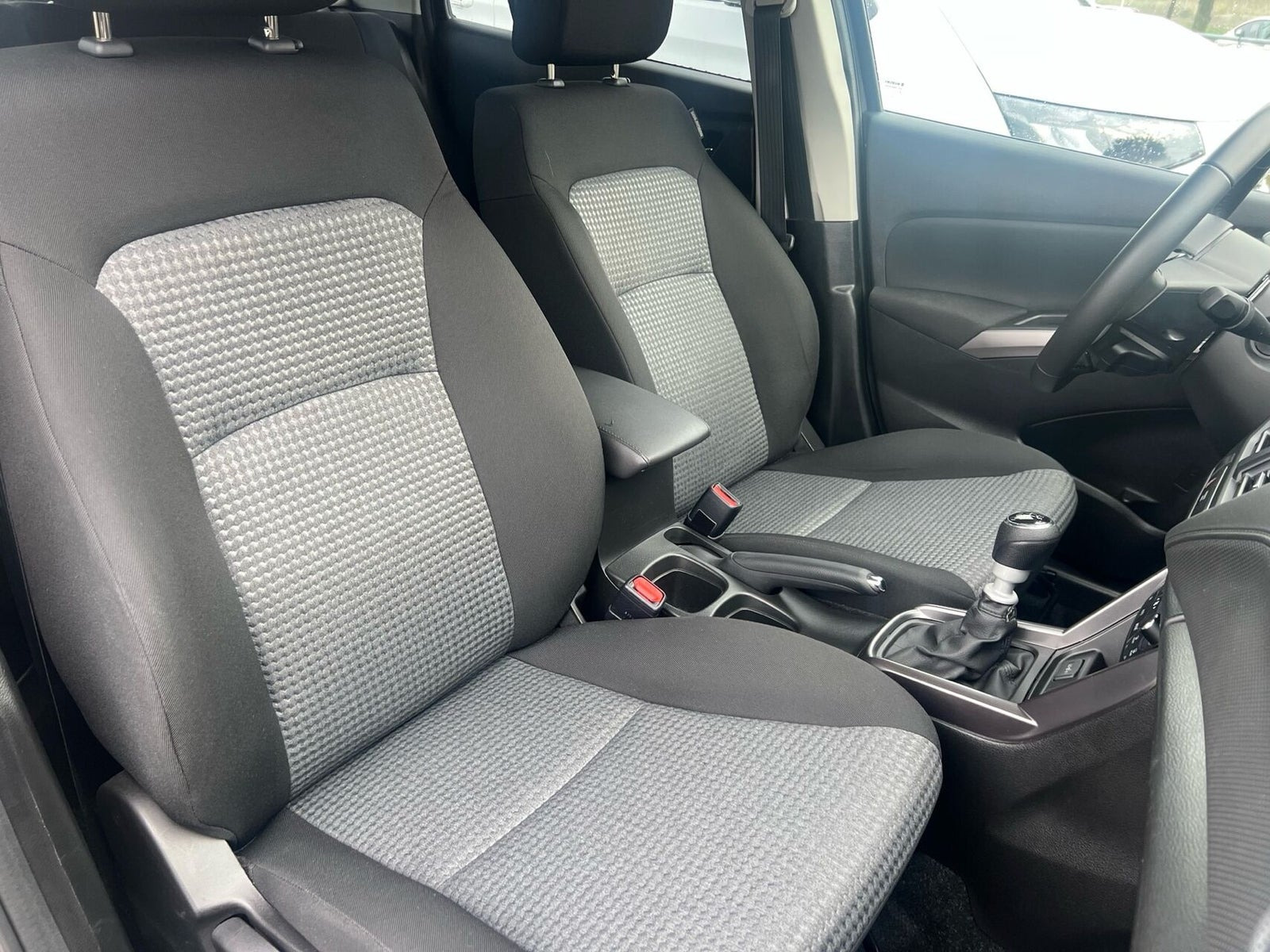 Grå Suzuki S-Cross fra 2024