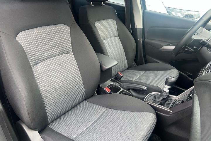 Grå Suzuki S-Cross fra 2024