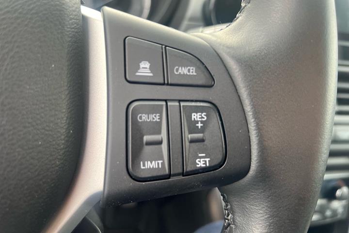 Grå Suzuki S-Cross fra 2024