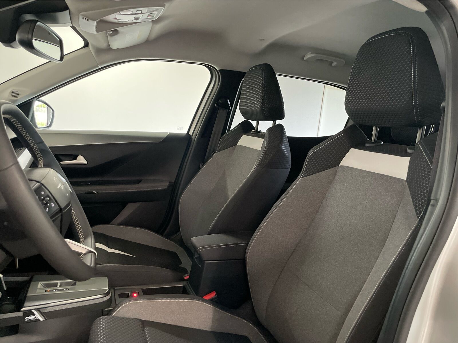 Sølv Opel Frontera fra 2025