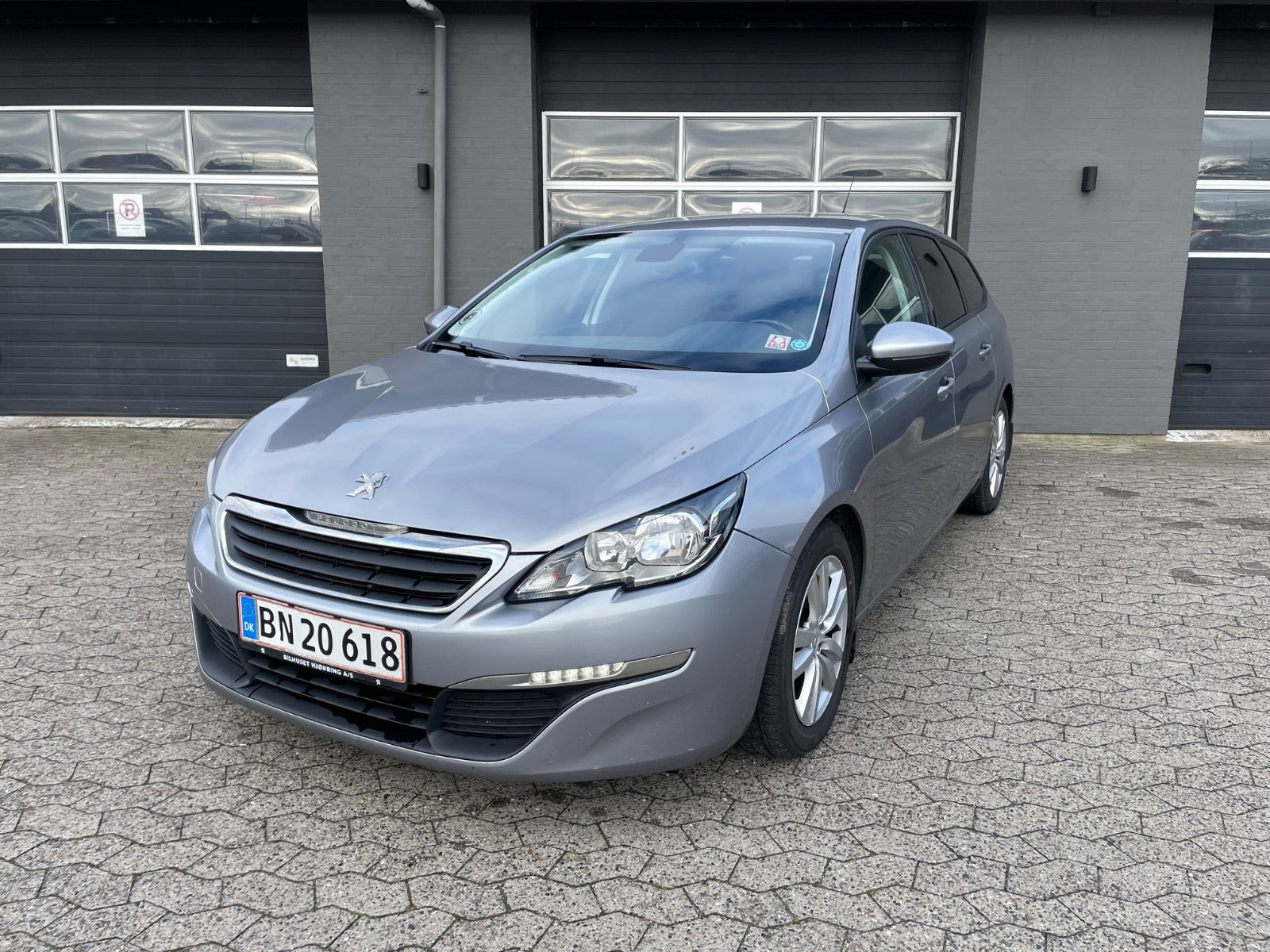 Sølv Peugeot 308 fra 2017
