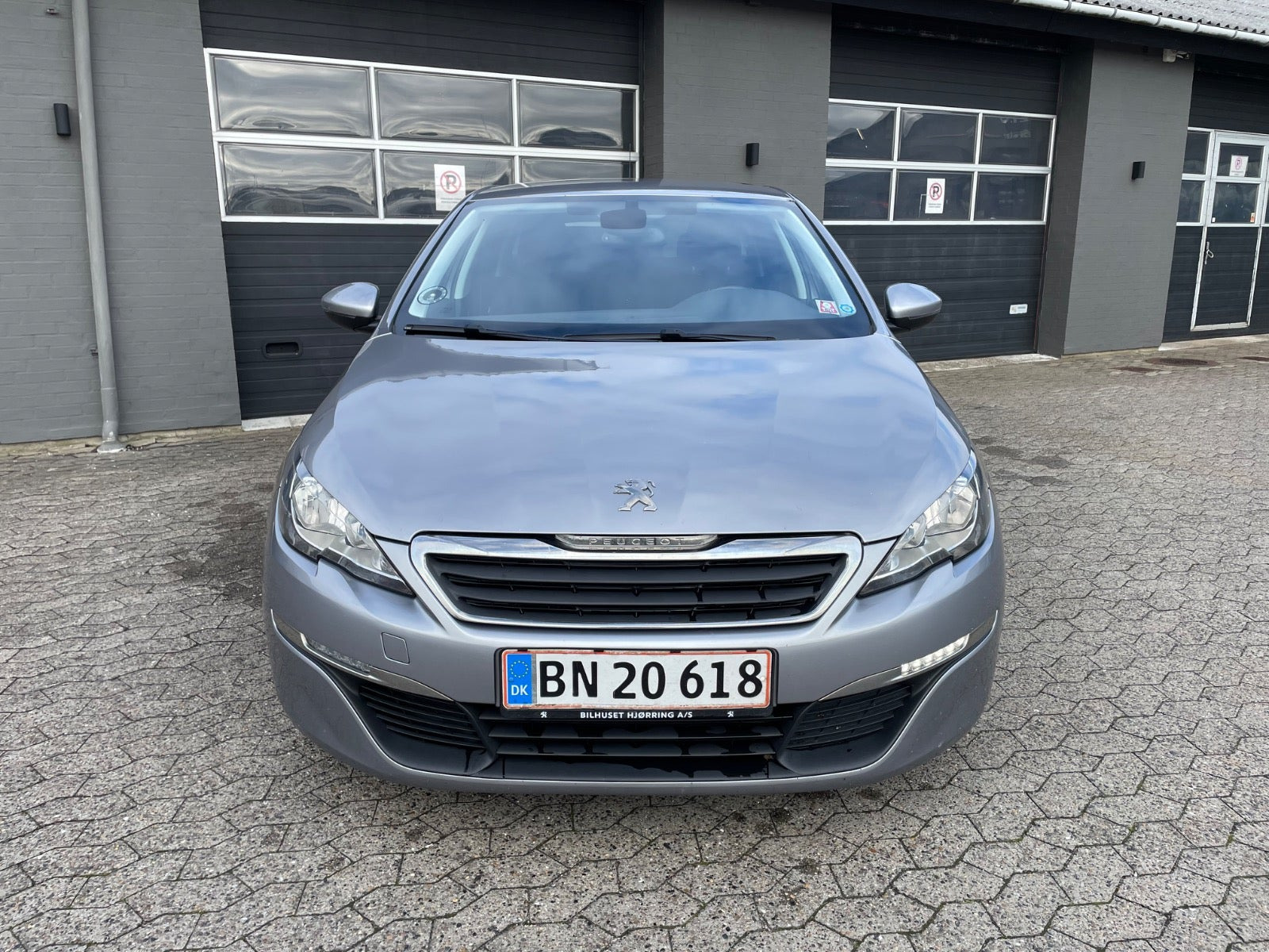 Sølv Peugeot 308 fra 2017