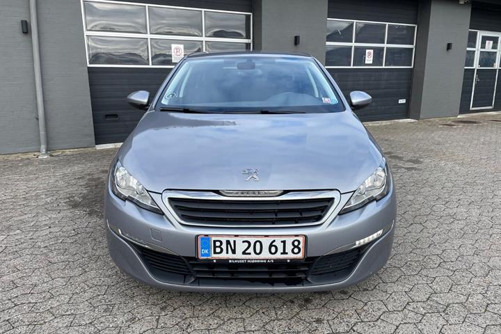 Sølv Peugeot 308 fra 2017
