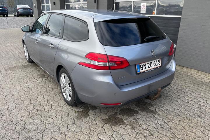 Sølv Peugeot 308 fra 2017