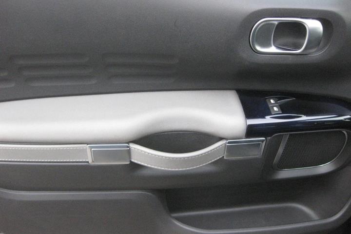 Sort Citroën C4 Cactus fra 2020