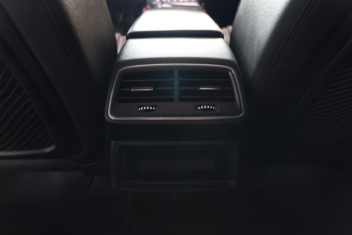 Grå Audi e-tron fra 2021