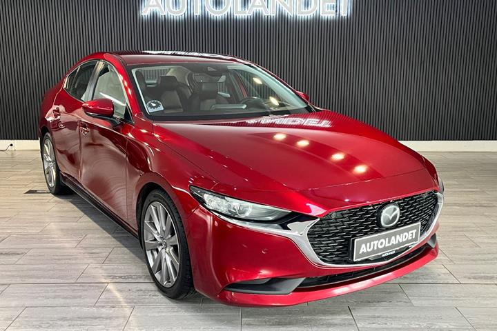 Rød Mazda 3 fra 2019