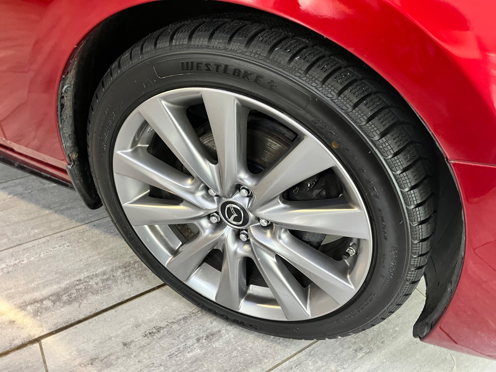 Rød Mazda 3 fra 2019