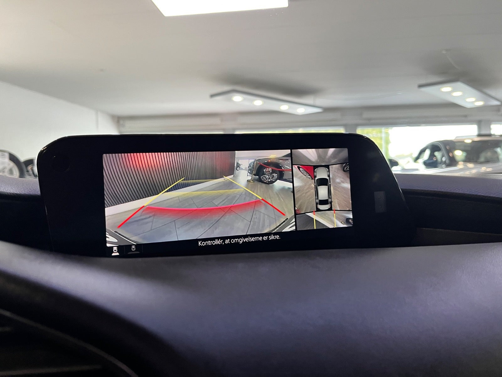 Rød Mazda 3 fra 2019