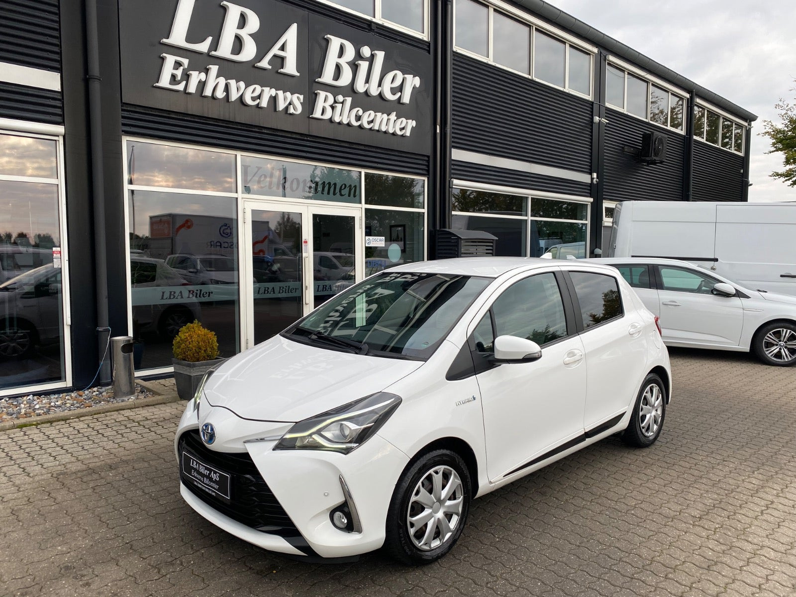 Toyota Yaris 1,5 Hybrid H1 e-CVT Van