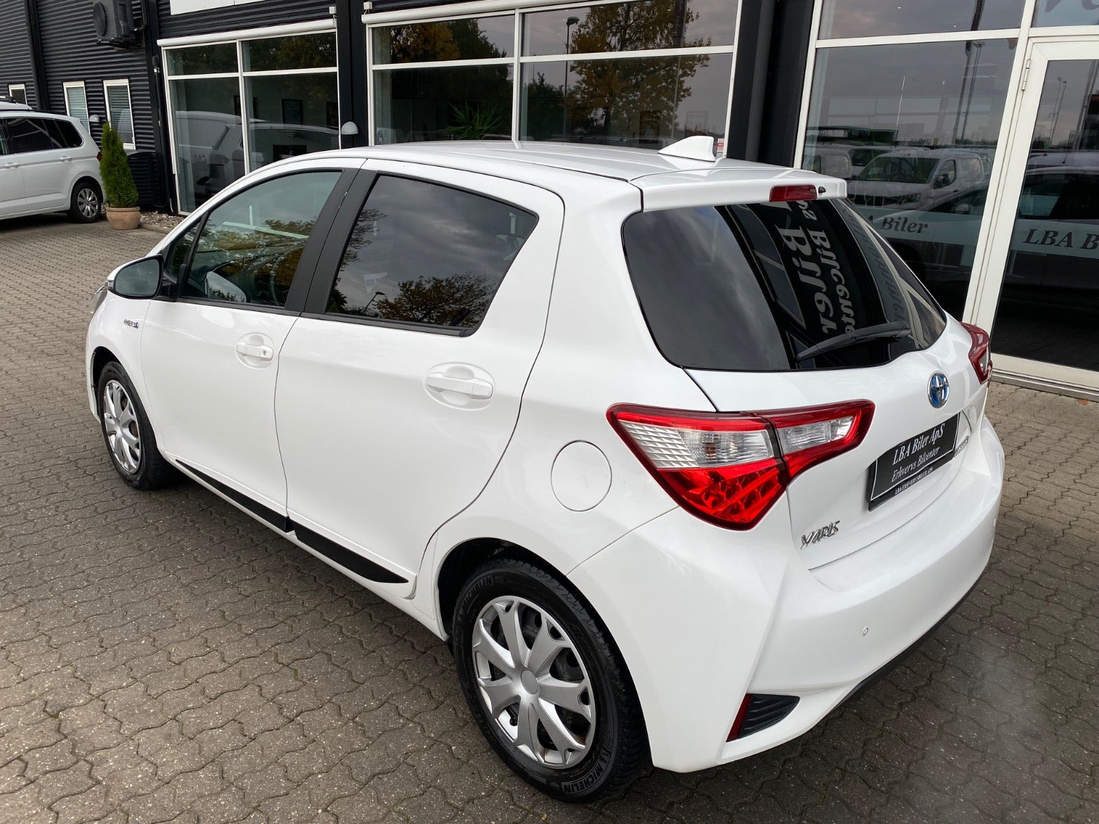 Hvid Toyota Yaris fra 2020