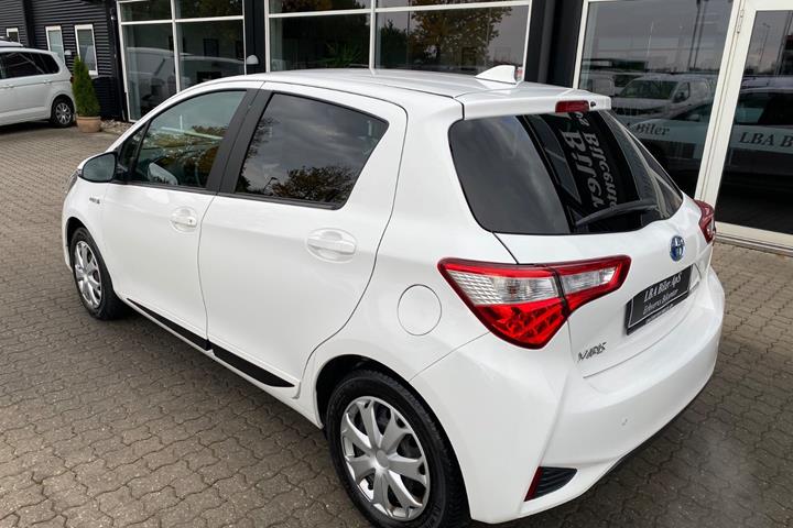 Hvid Toyota Yaris fra 2020