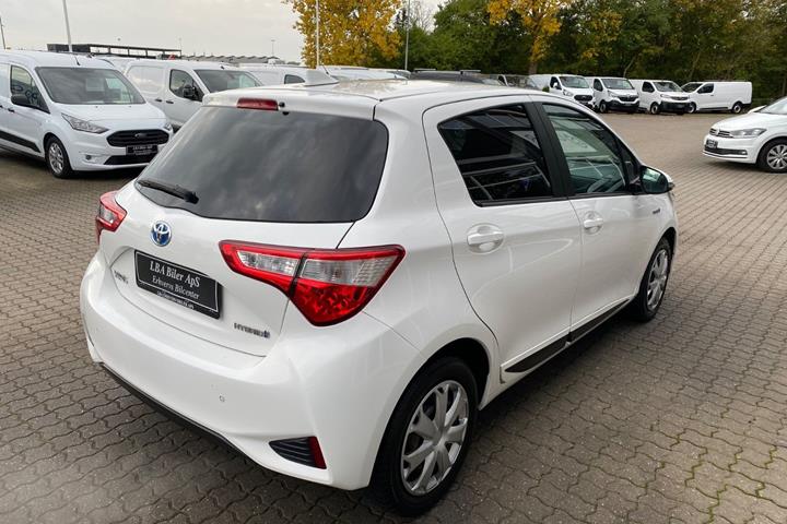 Hvid Toyota Yaris fra 2020