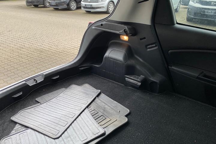 Hvid Toyota Yaris fra 2020